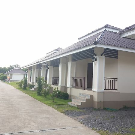 Samsiri Resort Korat Накхонратчасіма Екстер'єр фото